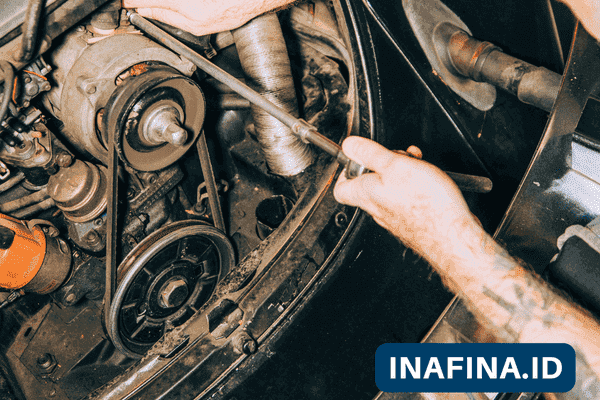 mobil rusak di bengkel